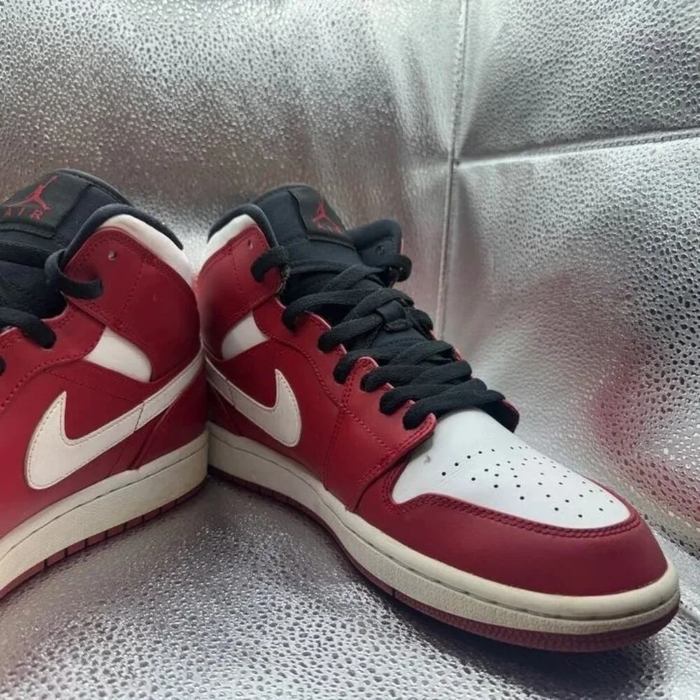 Size 10 - Jordan 1 Mid Chicago Mens Red White Black Gym Shoes Sneaker 554724-605